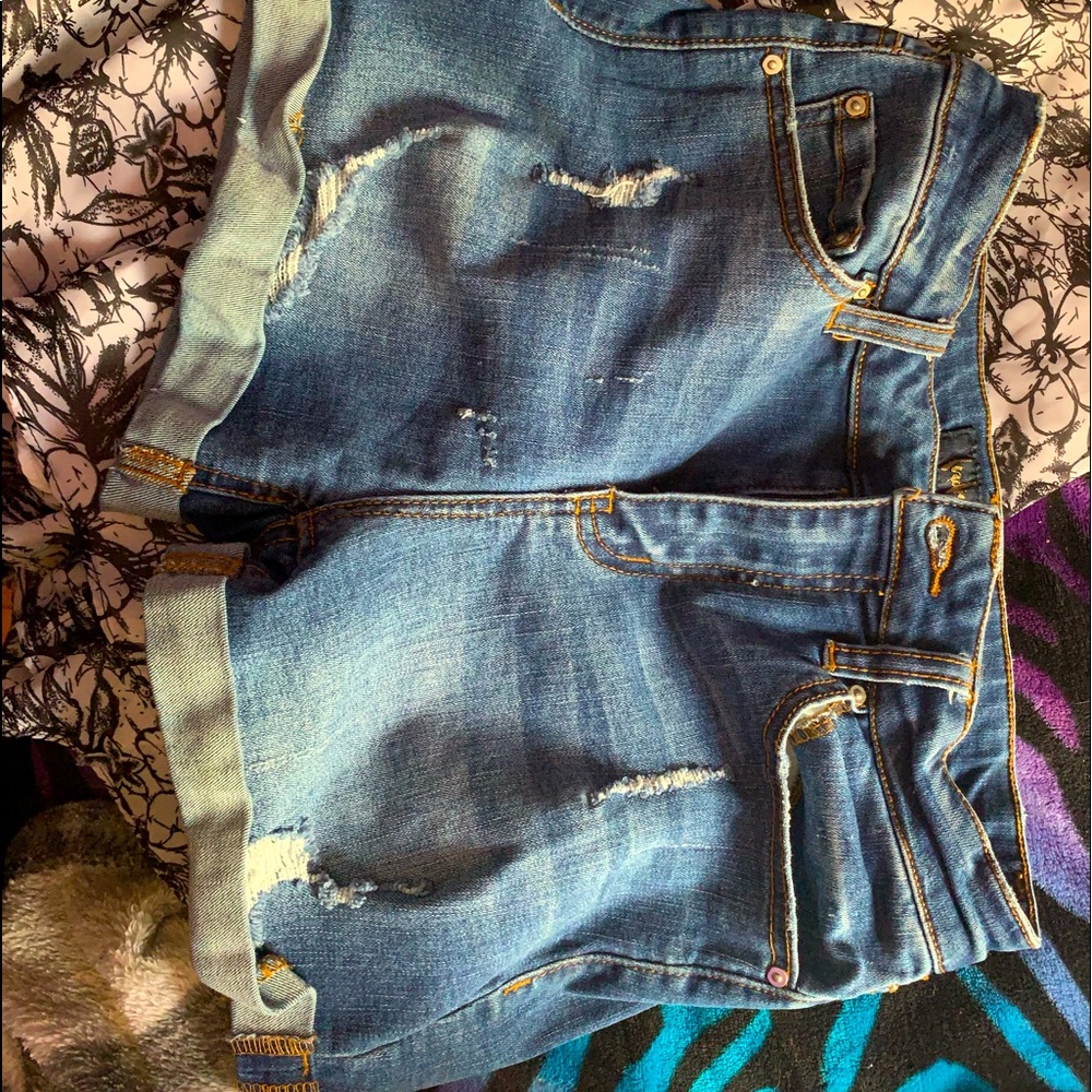 denim jean shorts (distressed)